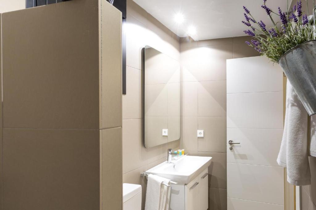 Atrivm San Julian Apartment Sevilla Exteriör bild